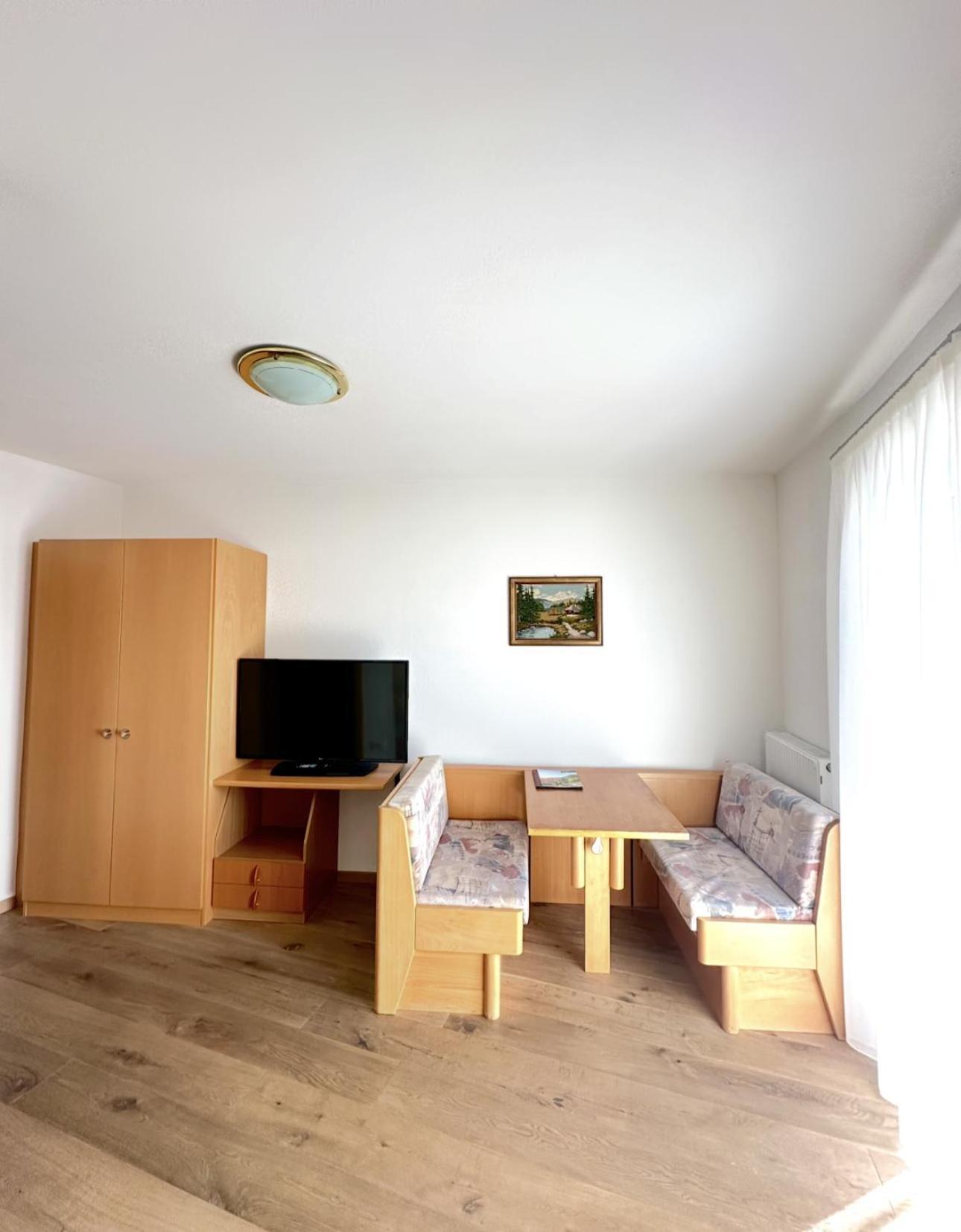 Garni Hotel Dorothea Tirolo Exterior foto