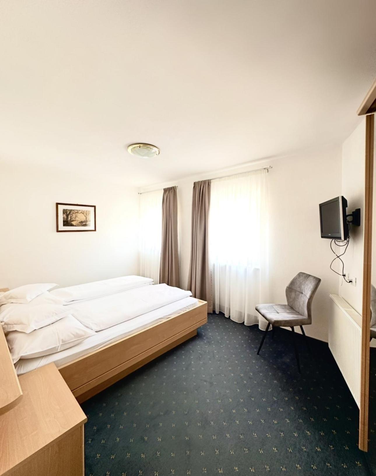 Garni Hotel Dorothea Tirolo Exterior foto