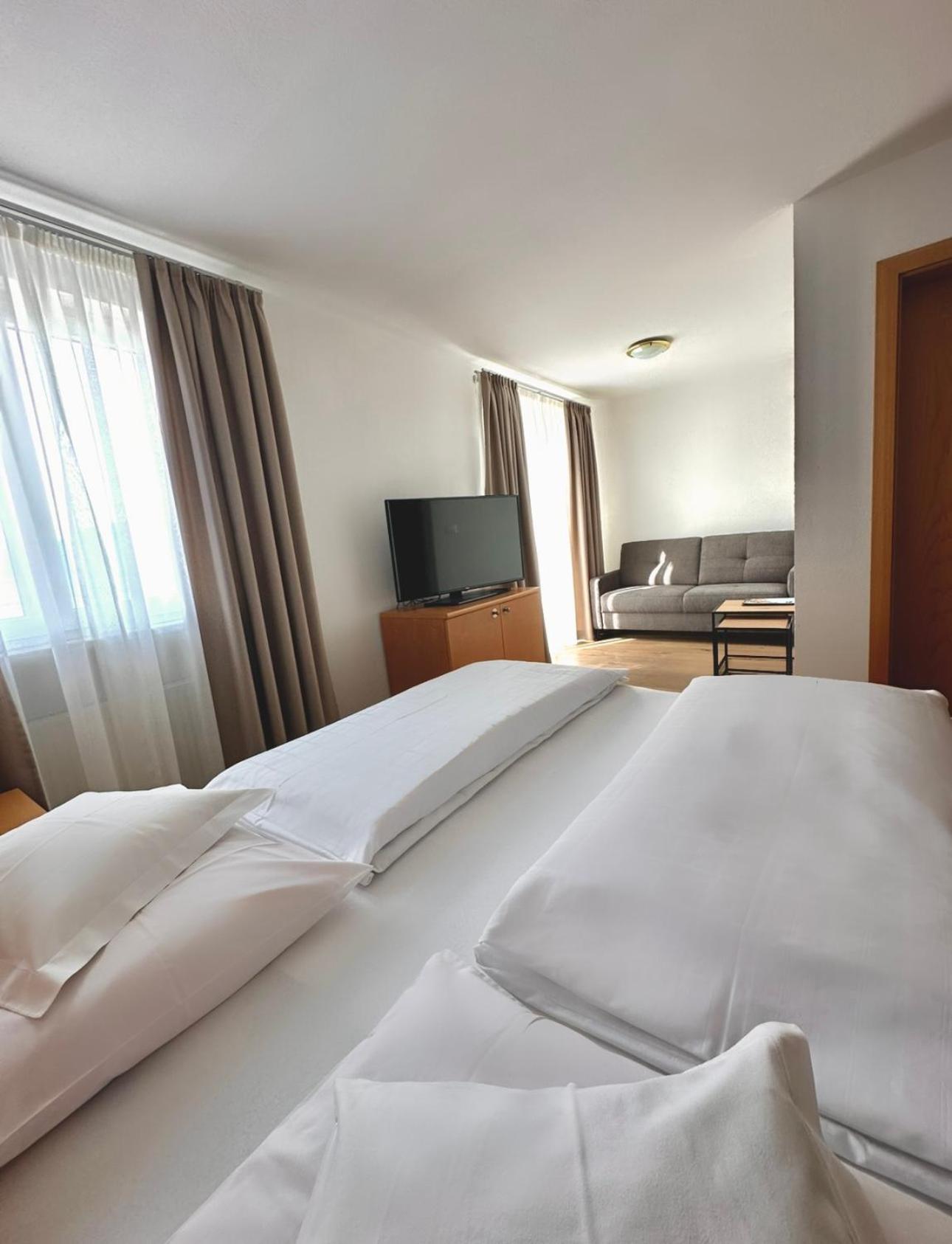 Garni Hotel Dorothea Tirolo Exterior foto