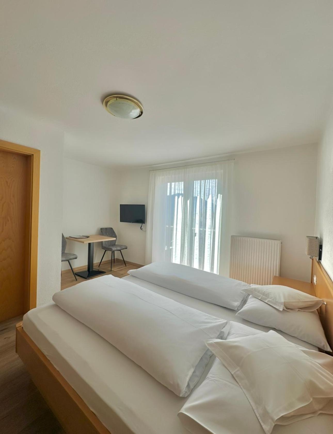 Garni Hotel Dorothea Tirolo Exterior foto